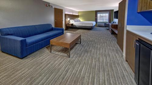 Holiday Inn Express & Suites Crossville an IHG Hotel - image 3