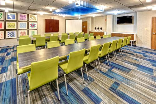 Holiday Inn Express Hotel & Suites Crossville By IHG - 회의실/연회장