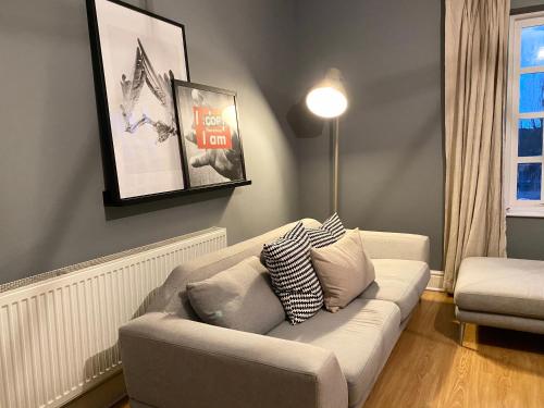 Alpheus Living: Newsham Apartment