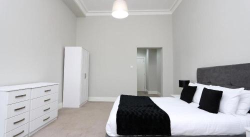 Dreamhouse Apartments Glasgow St Vincent Street - image 9