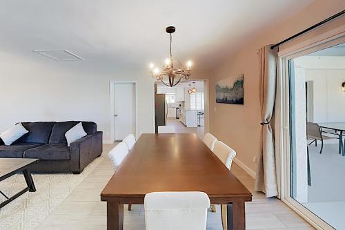 New Listing! Luxe Getaway with Pool & Mountain Views home - image 4