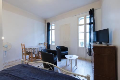 photo chambre T1 Rue CASTELLANE