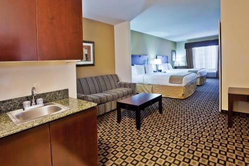 Holiday Inn Express & Suites Clovis, an IHG Hotel