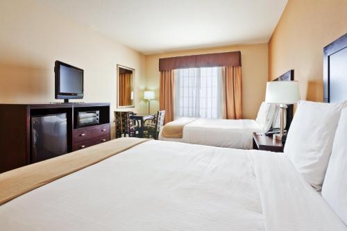 Holiday Inn Express & Suites Clovis, an IHG Hotel