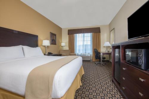 Holiday Inn Express & Suites Clovis, an IHG Hotel