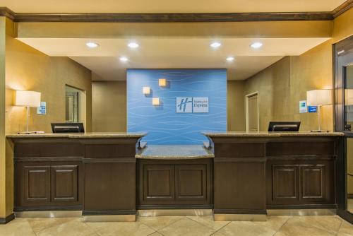 Holiday Inn Express & Suites Clovis, an IHG Hotel