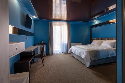 1 queen bed