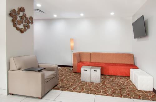 Holiday Inn Express & Suites Nashville-I-40 & I-24(Spence Lane) By IHG - 로비