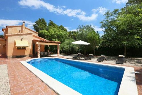  AME447 Chalet con piscina privada 9x5m y jardín vallado, Pension in Les tres Cales