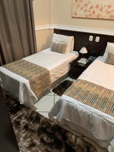 2 twin beds
