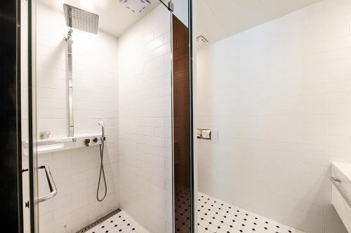 H Avenue Gwanganri Beach Room Type - Deluxe Room with Partial Sea View