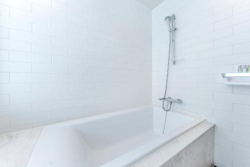 H Avenue Gwanganri Beach Room Type - Junior Suite with Partial Sea View