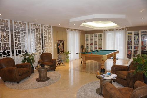 ทัศนียภาพภายนอกโรงแรม, Les Centauris in เทรเบอร์เดน