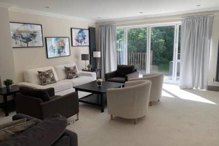 Modern, Easy Reach To London & Luton, , London