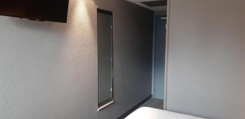 ibis Arles - image 11