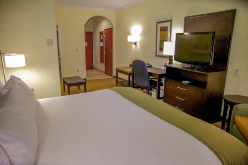 Holiday Inn Express Hotel & Suites Houston North Intercontinental, an IHG Hotel