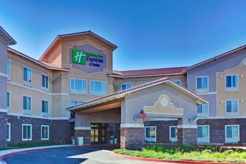 Holiday Inn Express & Suites Beaumont - Oak Valley, an IHG Hotel