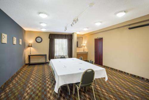 Holiday Inn Express Hotel & Suites Fort Payne