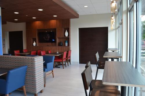 Holiday Inn Express & Suites Goodlettsville N - Nashville, an IHG Hotel in Goodlettsville, USA