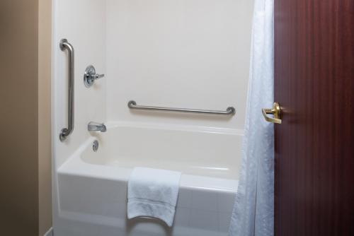 Holiday Inn Express Hotel & Suites Burlington by IHG in Burlington, USA