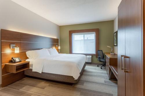 Holiday Inn Express Hotel & Suites Burlington, an IHG Hotel