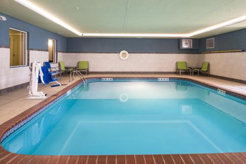 Holiday Inn Express Hotel & Suites Burlington