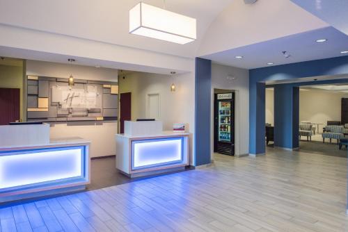 Holiday Inn Express Hotel & Suites Burlington, an IHG Hotel