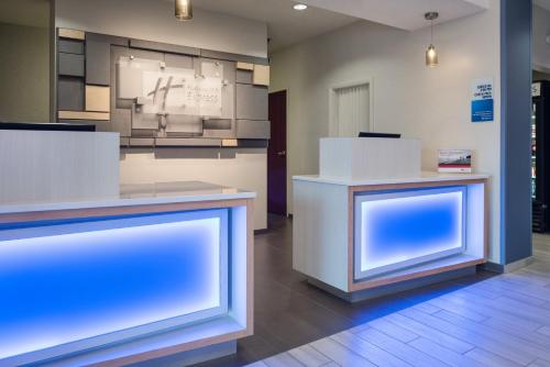 Holiday Inn Express Hotel & Suites Burlington By IHG - 숙소 외관
