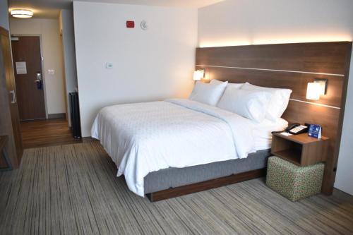 Holiday Inn Express & Suites - Boston South - Randolph, an IHG Hotel