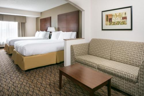 Holiday Inn Express Hotel And Suites Clinton