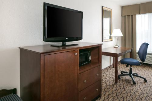 Holiday Inn Express Hotel And Suites Clinton