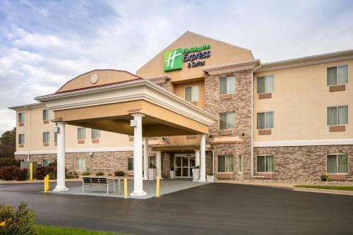 Holiday Inn Express Hotel And Suites Clinton