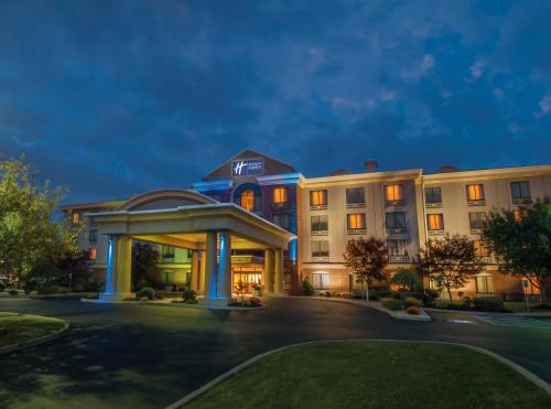 Holiday Inn Express & Suites Buffalo Airport