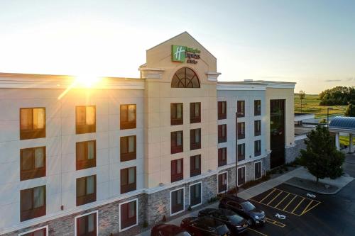 Holiday Inn Express and Suites Batavia, an IHG hotel - Hotel - Batavia