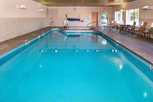 Holiday Inn Express Hotel & Suites Bucyrus an IHG Hotel - image 8