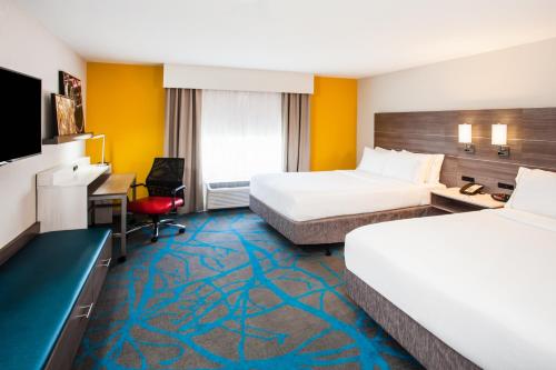 2 queen beds