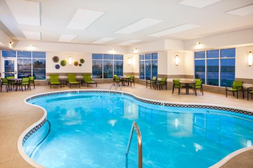 Holiday Inn Express & Suites Litchfield