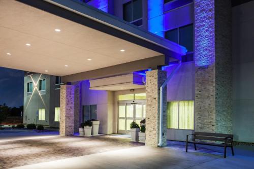 Holiday Inn Express & Suites Litchfield, an IHG Hotel in Litchfield, USA