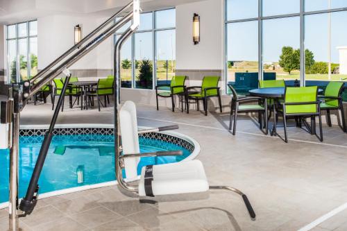 Holiday Inn Express & Suites Litchfield