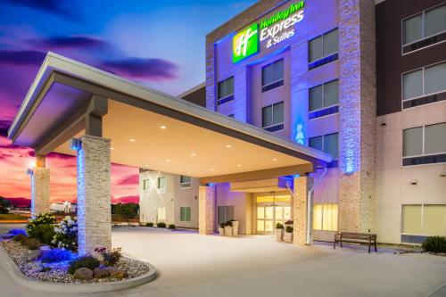 Holiday Inn Express & Suites Litchfield