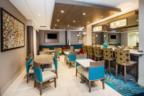 อาหารและเครื่องดื่ม, Holiday Inn Express & Suites Litchfield By IHG in ลิชฟิลด์ (IL)