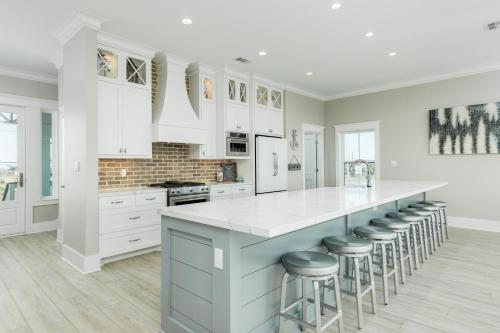 New Listing! Spacious Brand-New Beach Home home - image 3