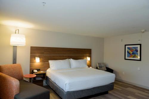 Holiday Inn Express & Suites McKinney - Frisco East, an IHG Hotel