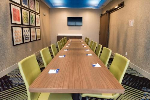 홀리데이 인 익스프레스 앤드 스위트 메릴빌 바이 IHG - 회의실/연회장