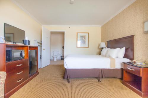 Days Inn by Wyndham Shenandoah - image 10