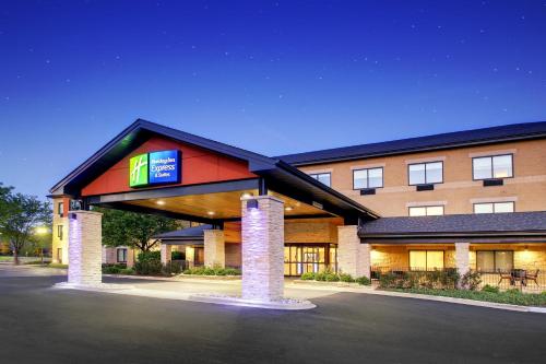 Holiday Inn Express & Suites Aurora - Naperville, an IHG Hotel