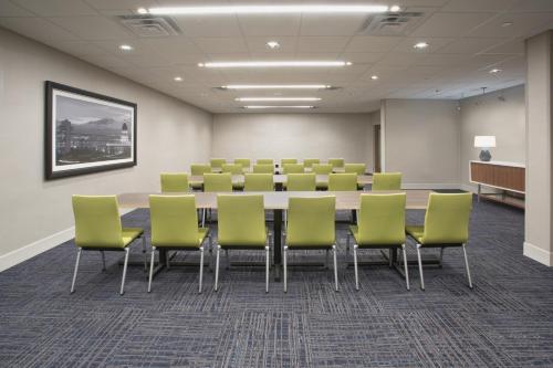홀리데이 인 익스프레스 앤 스위트 시카고 노스 쇼어 - 나일스 바이 IHG - 회의실/연회장