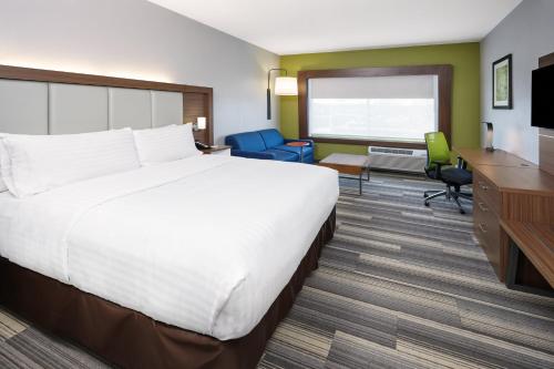 Holiday Inn Express & Suites Chicago North Shore - Niles, an IHG Hotel