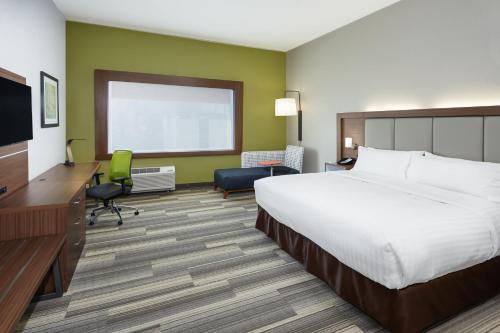 Holiday Inn Express & Suites Chicago North Shore - Niles, an IHG Hotel