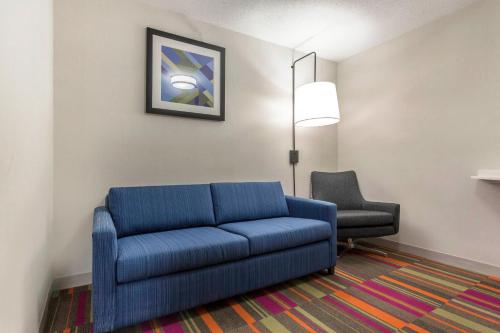 Holiday Inn Express and Suites Chicago West - St Charles, an IHG Hotel